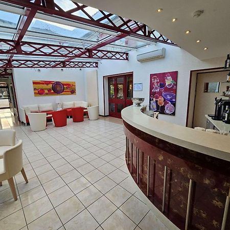 Auberge Du Lac, Sure Hotel Collection By Best Western Mesnil-Saint-Père Eksteriør billede