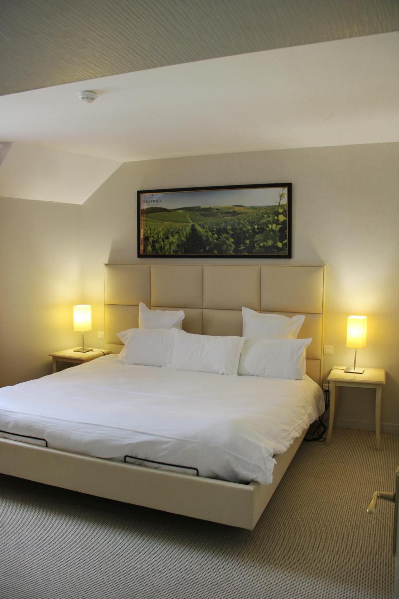 Auberge Du Lac, Sure Hotel Collection By Best Western Mesnil-Saint-Père Eksteriør billede