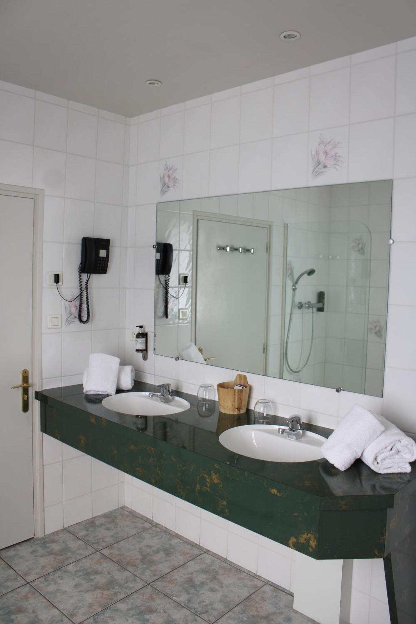 Auberge Du Lac, Sure Hotel Collection By Best Western Mesnil-Saint-Père Eksteriør billede